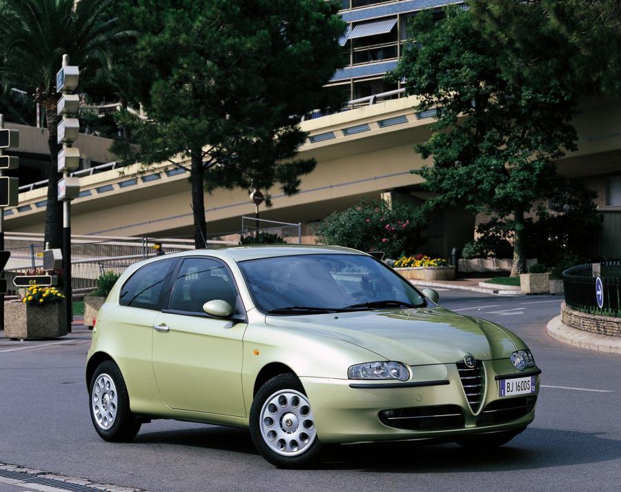  Alfa Romeo 147 3-Door (937A) 2000 года  (фото 39 из 43)